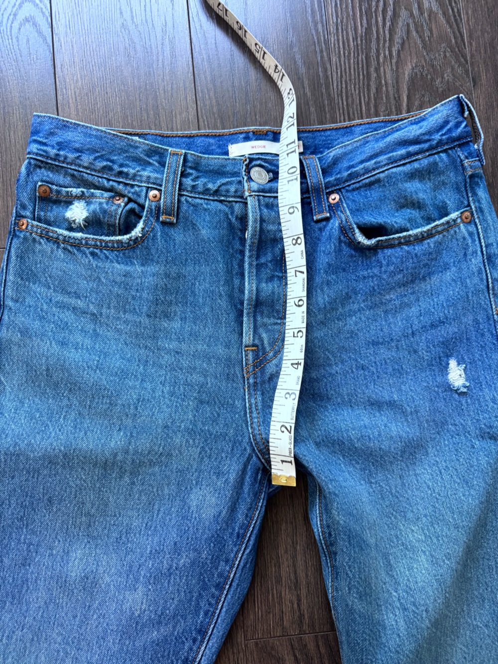 LEVI’S Wedgie Straight Jeans Size 28 Distressed Frayed Hem - Picture 11 of 13